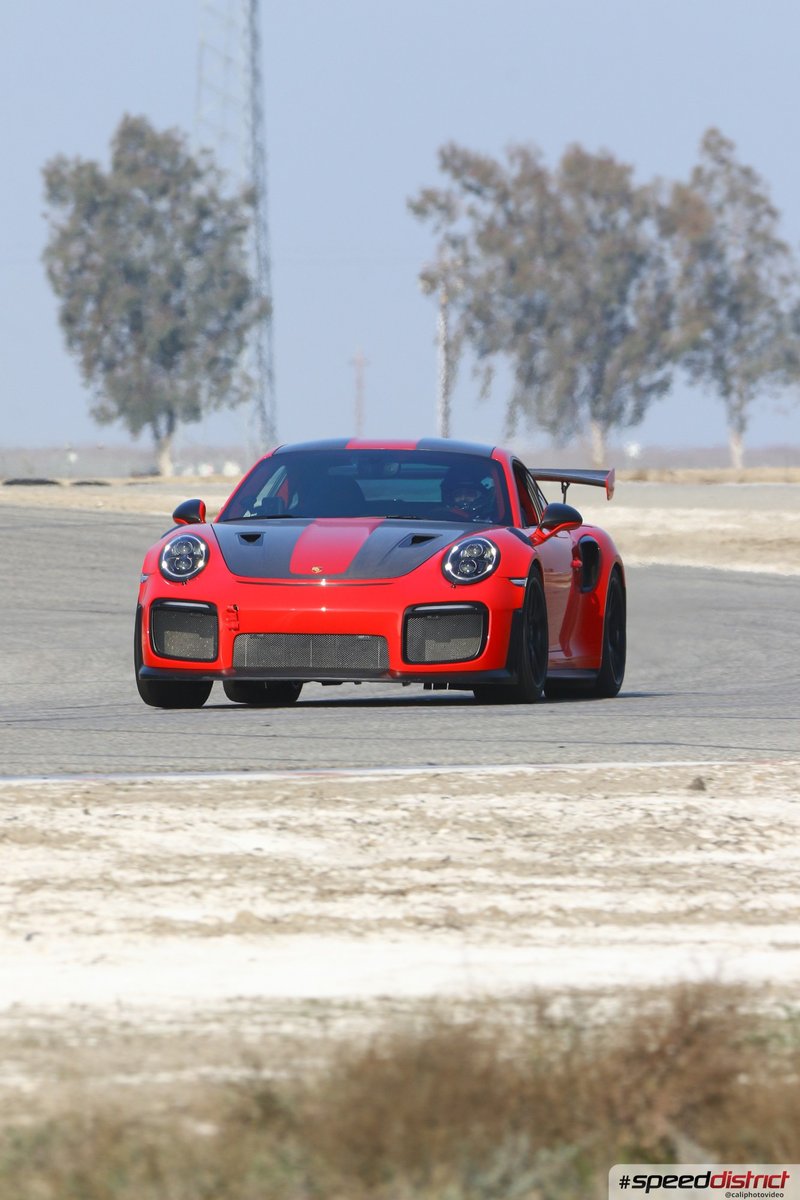 Porsche 911 GT3 RS red