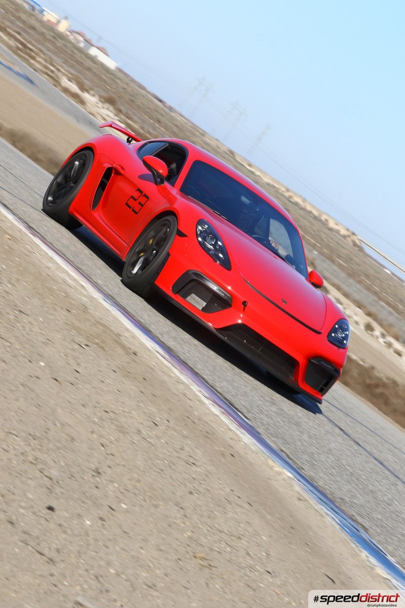 Porsche 911 GT3 RS red