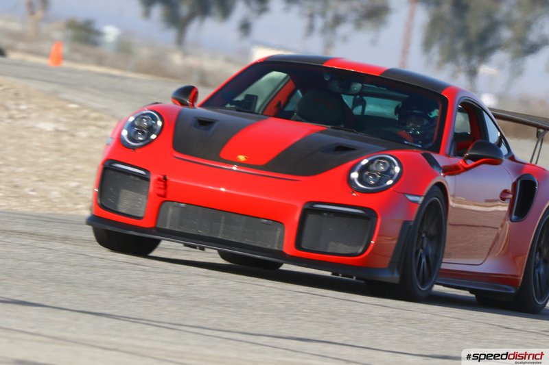 Porsche 911 GT3 RS red
