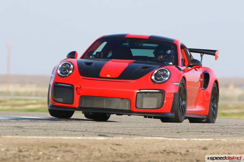 Porsche 911 GT3 RS red