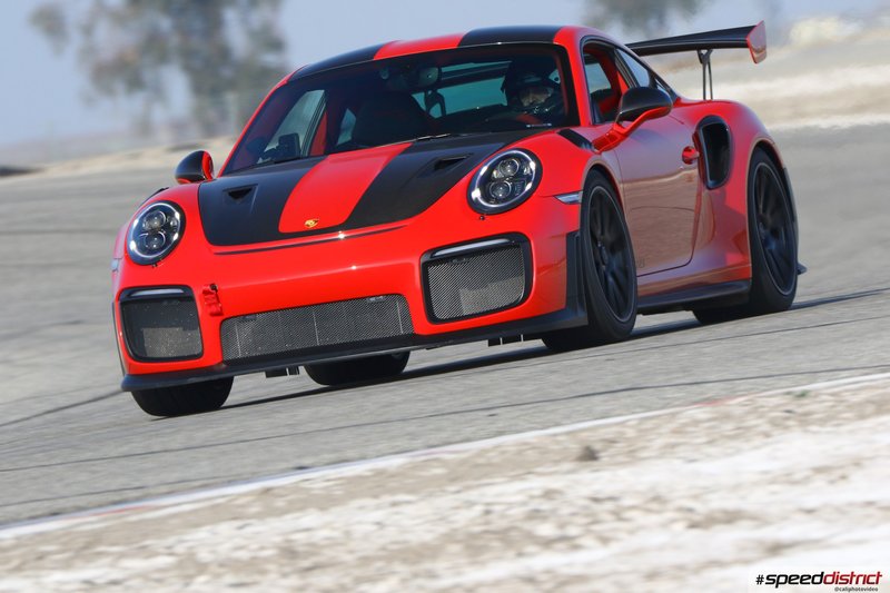 Porsche 911 GT3 RS red