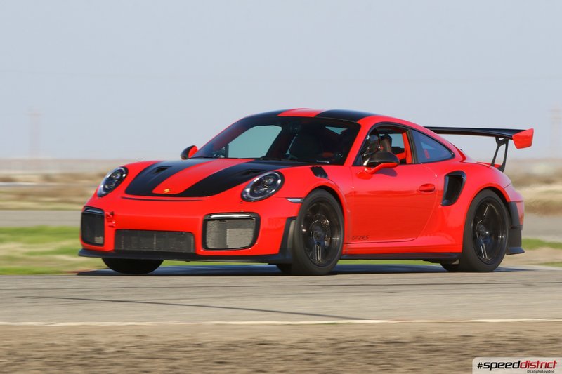 Porsche 911 GT3 RS red