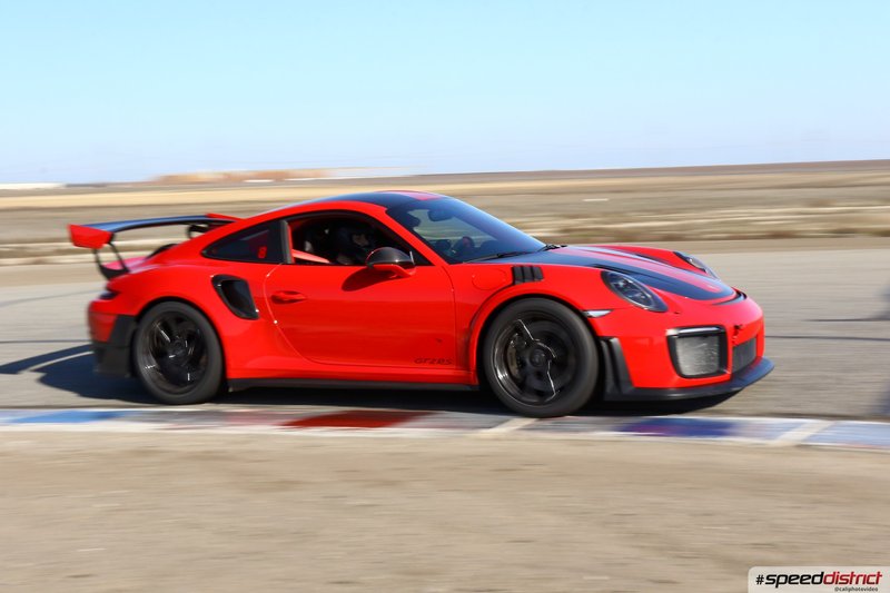 Porsche 911 GT3 RS red