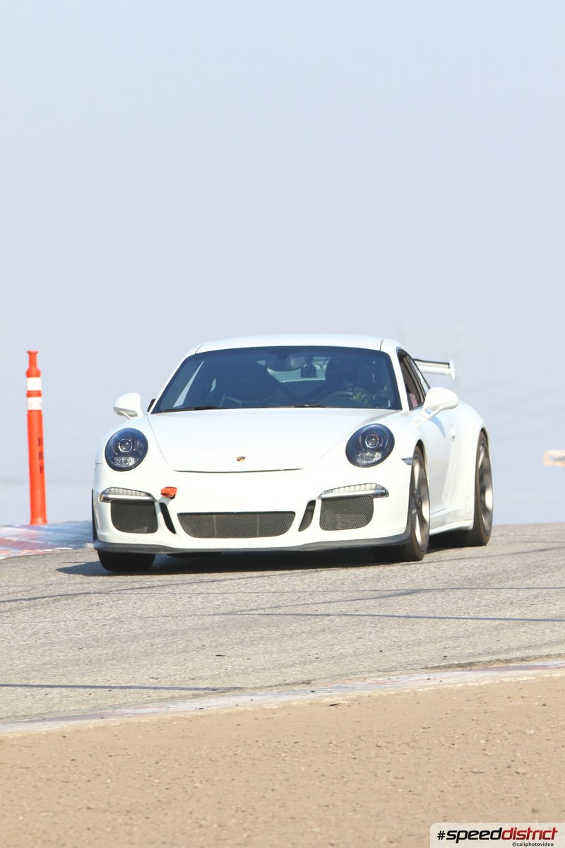 Porsche 911 GT3 RS white