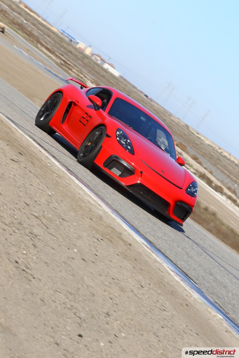 Porsche 911 GT3 RS red