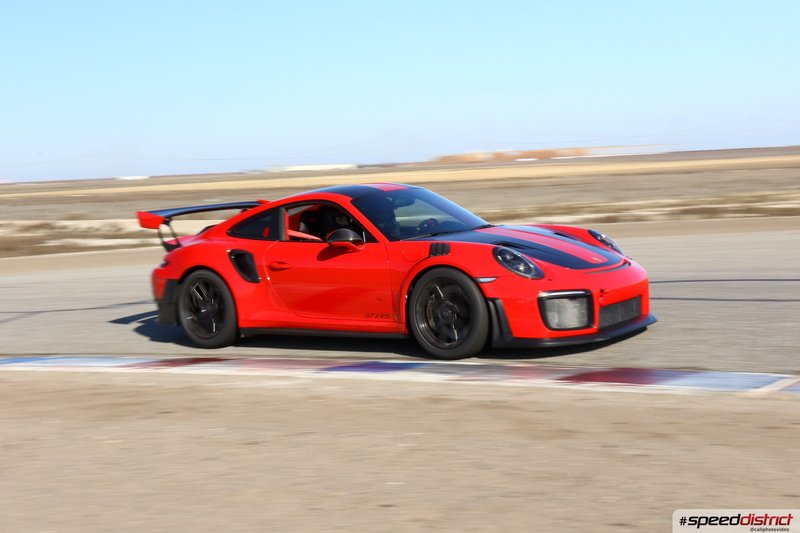 Porsche 911 GT3 RS red
