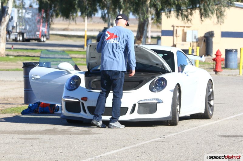 Porsche 911 GT3 RS white