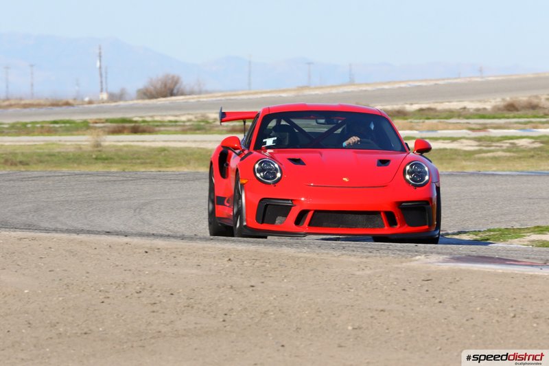 Porsche 911 GT3 RS red