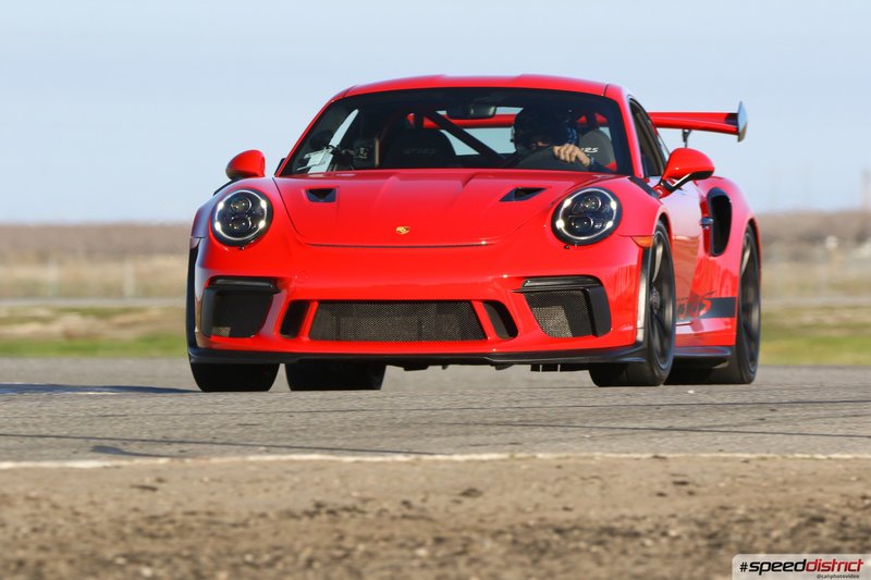 Porsche 911 GT3 RS red