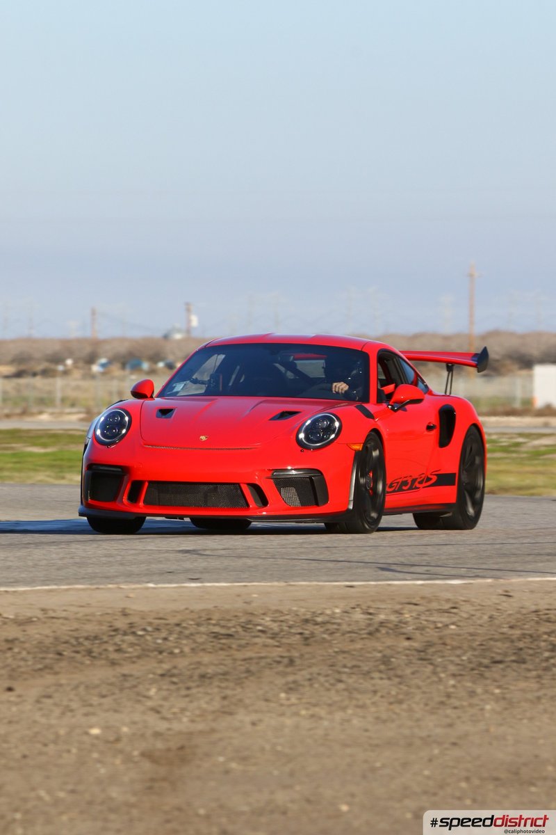 Porsche 911 GT3 RS red
