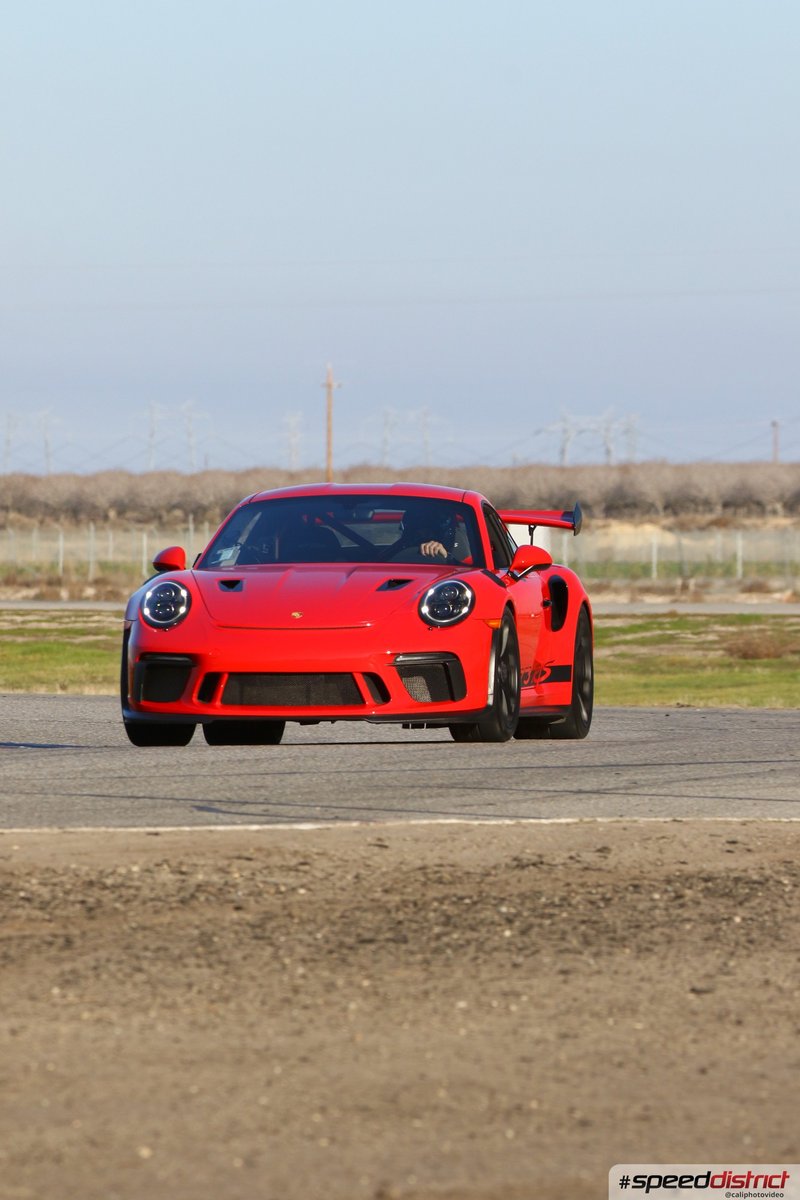 Porsche 911 GT3 RS red