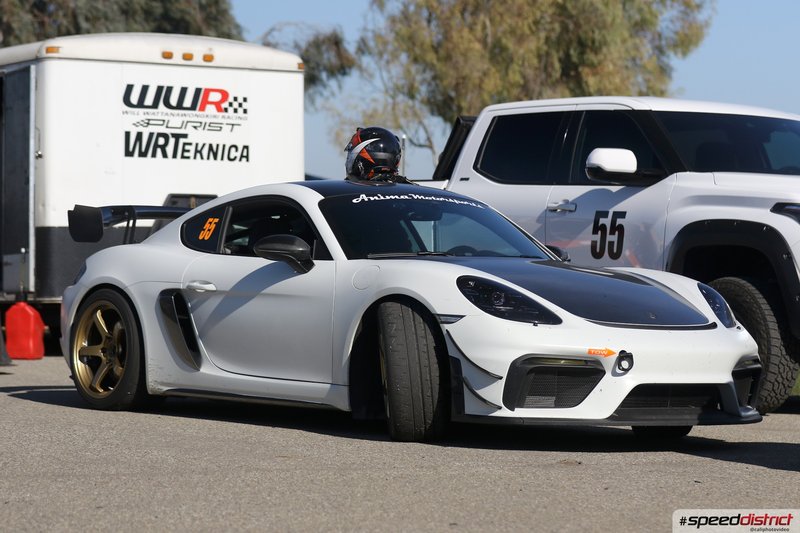 Porsche Cayman GT4 RS