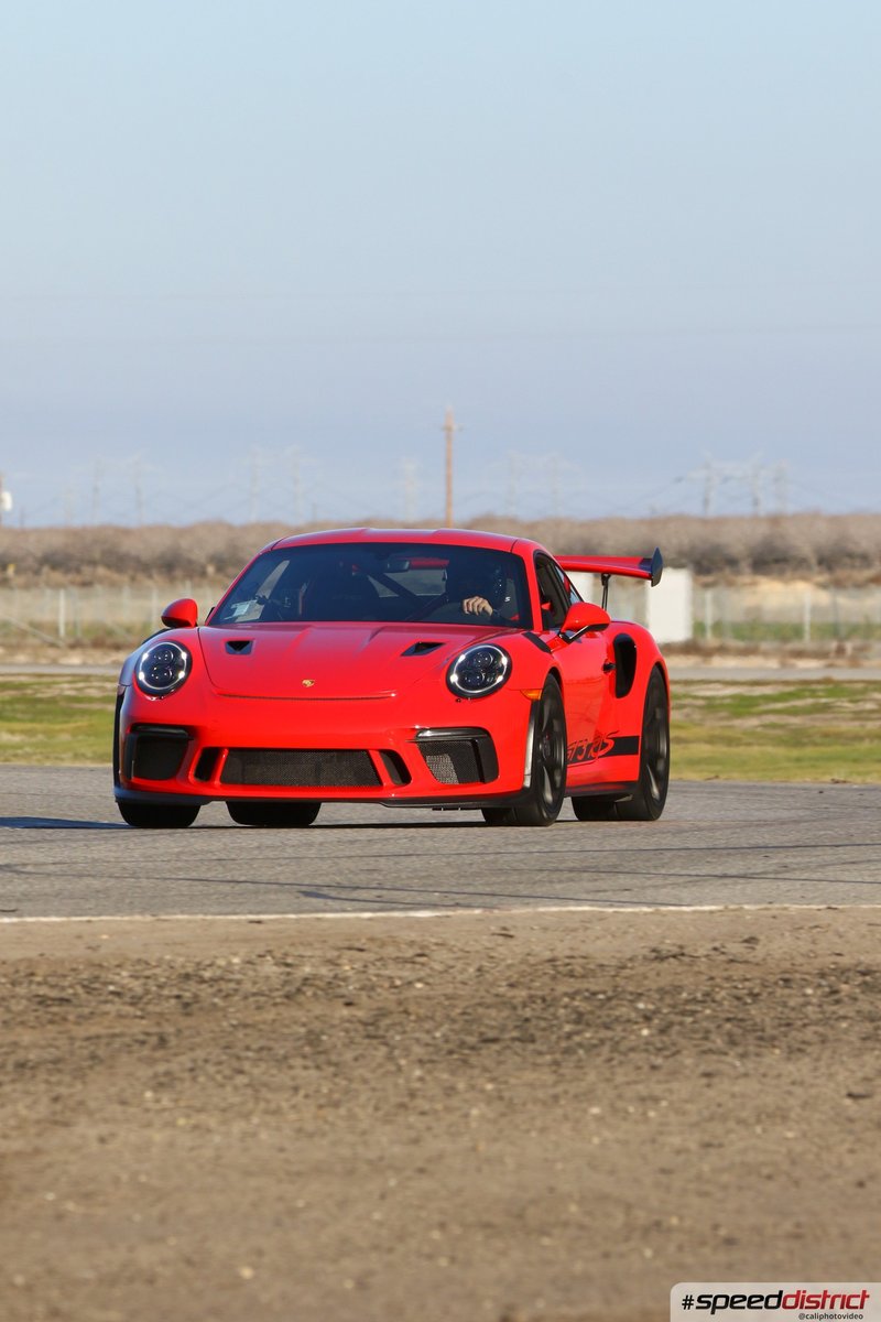 Porsche 911 GT3 RS red