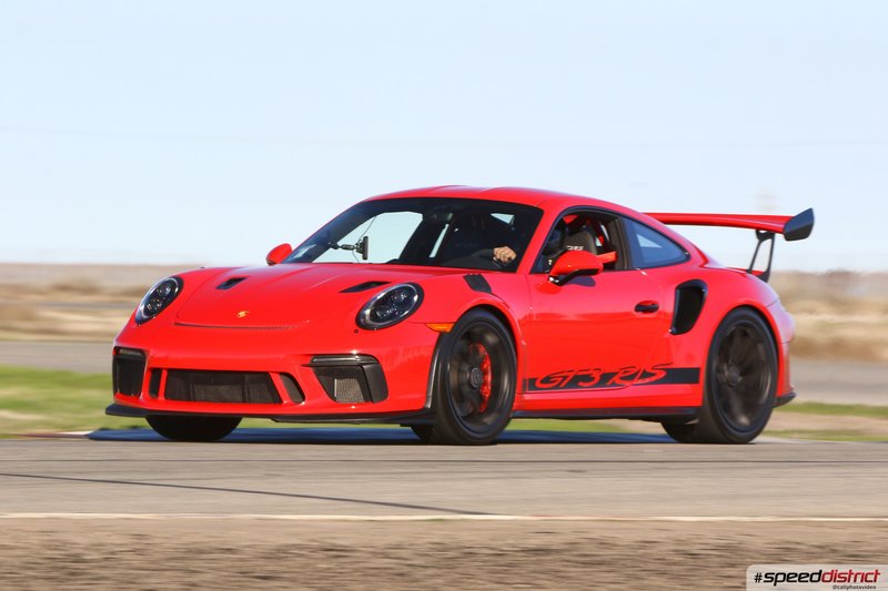 Porsche 911 GT3 RS red