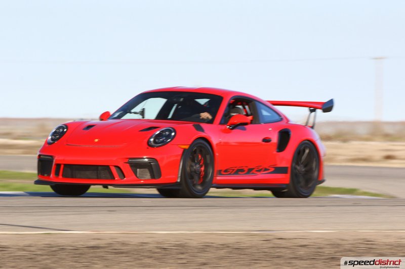 Porsche 911 GT3 RS red