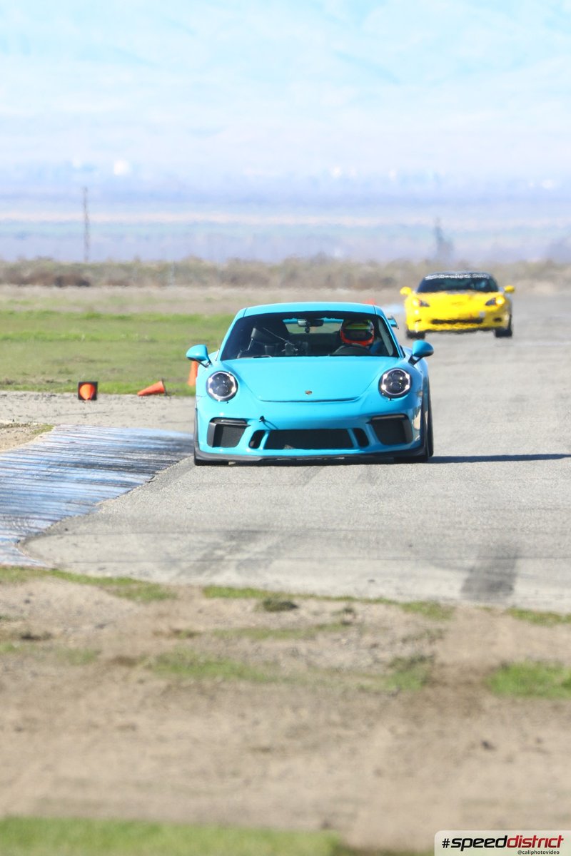 Porsche 911 GT3 RS blue