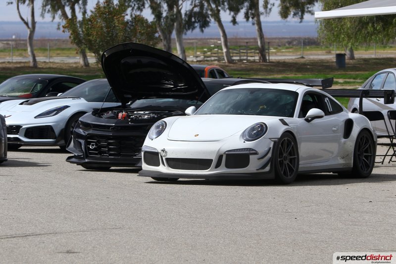 Porsche 911 GT3 RS white