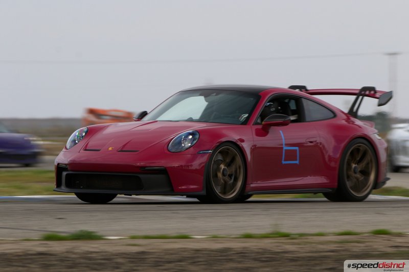 Porsche 911 GT3 RS red