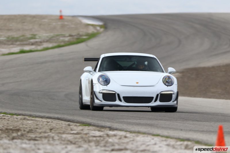 Porsche 911 GT3 RS white
