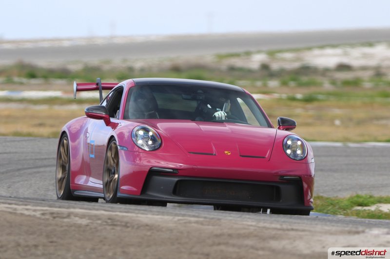Porsche 911 GT3 RS red