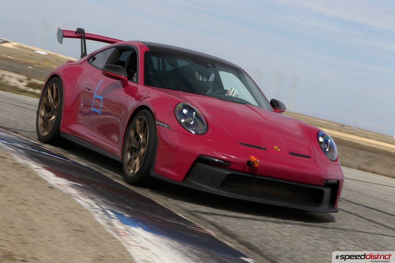 Porsche 911 GT3 RS red