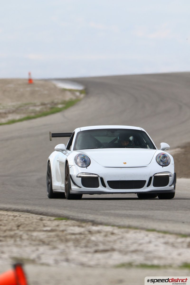 Porsche 911 GT3 RS white