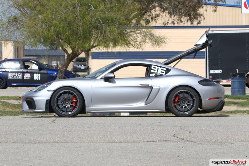 Porsche Cayman GT4