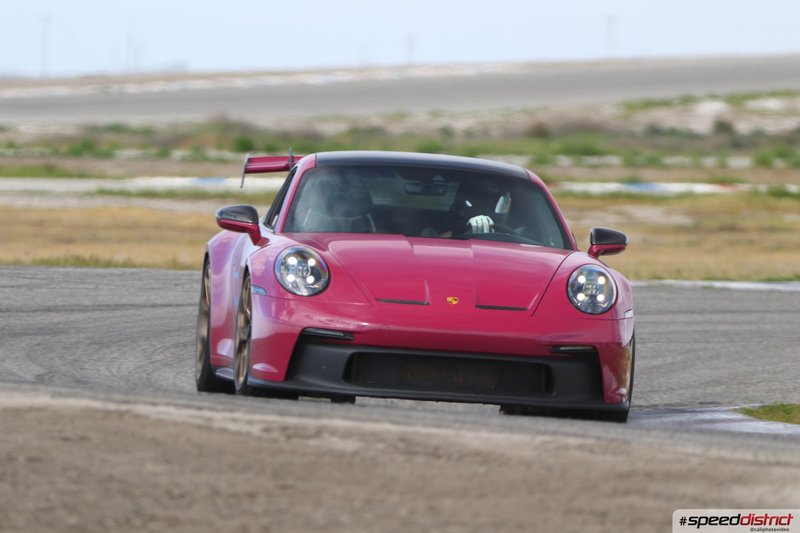 Porsche 911 GT3 RS red