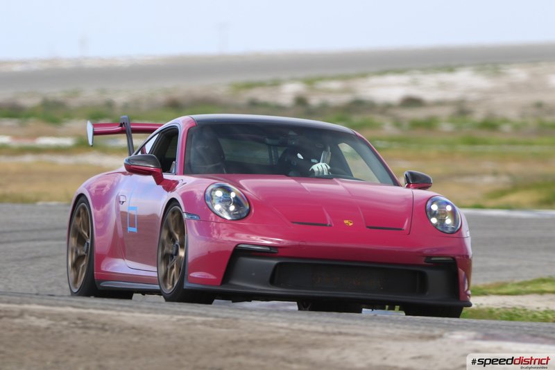 Porsche 911 GT3 RS red