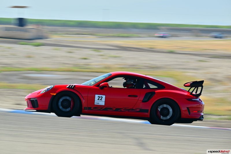 Porsche 911 GT3 RS red