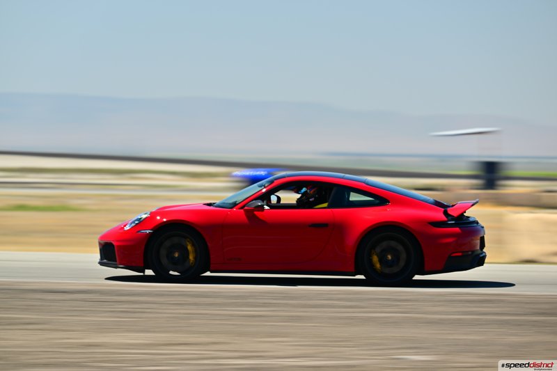 Porsche 911 GT3 RS red