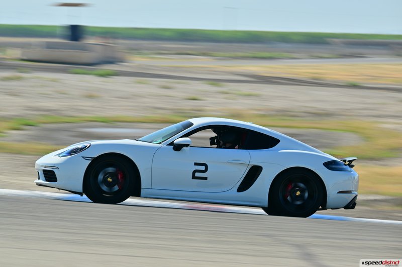 Porsche Cayman GT4