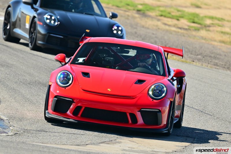 Porsche 911 GT3 RS red