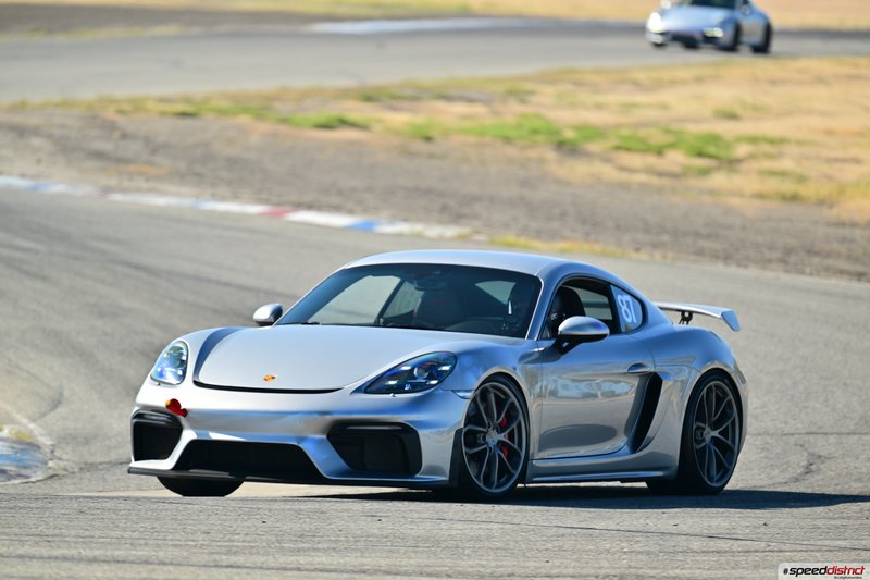 Porsche Cayman GT4