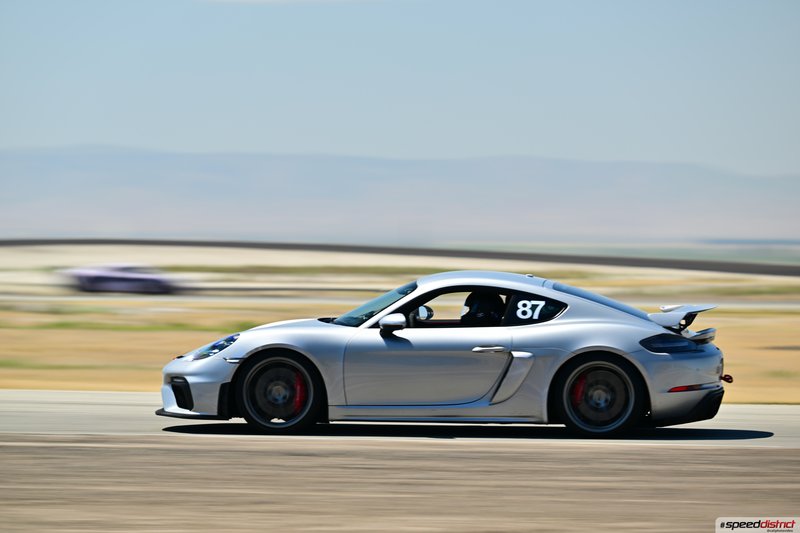 Porsche Cayman GT4