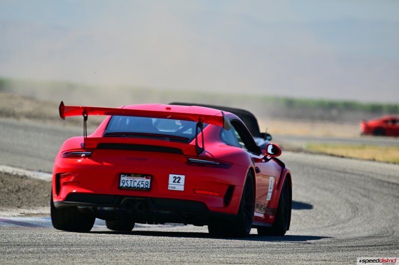 Porsche 911 GT3 RS red
