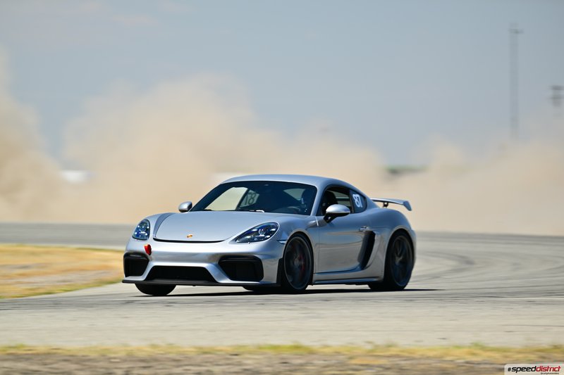 Porsche Cayman GT4