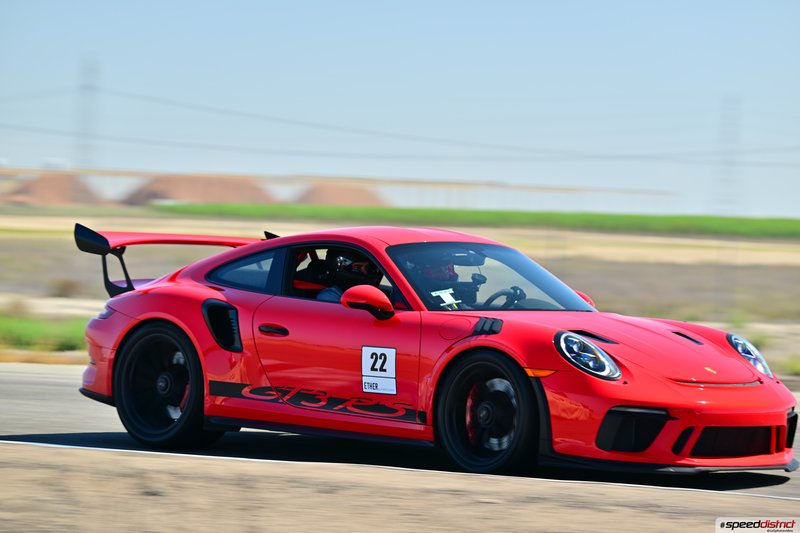 Porsche 911 GT3 RS red