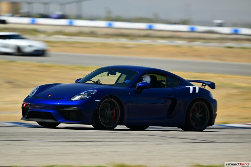 Porsche Cayman GT4