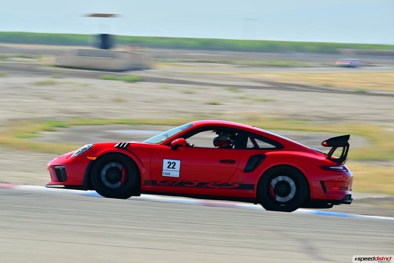 Porsche 911 GT3 RS red