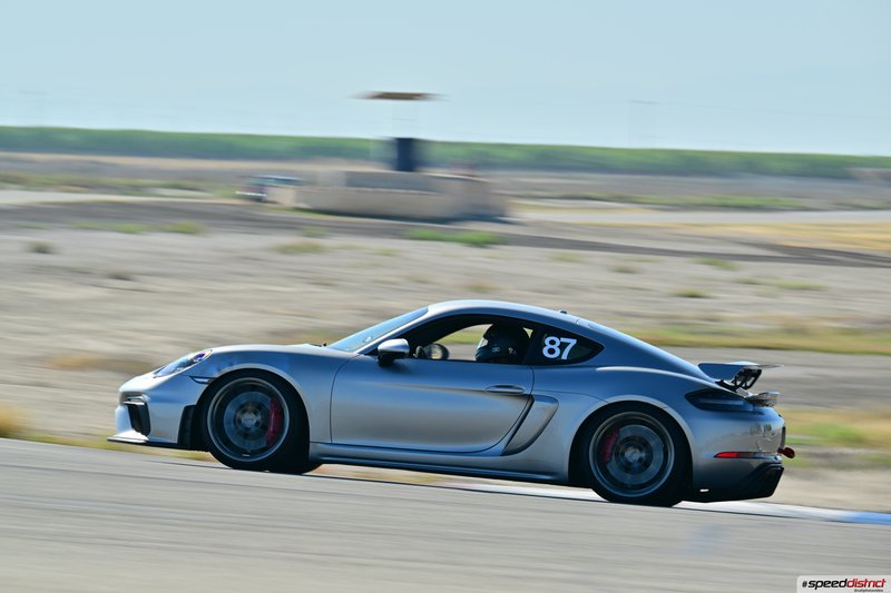 Porsche Cayman GT4