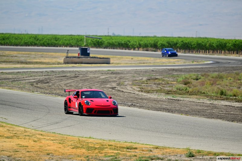 Porsche 911 GT3 RS red
