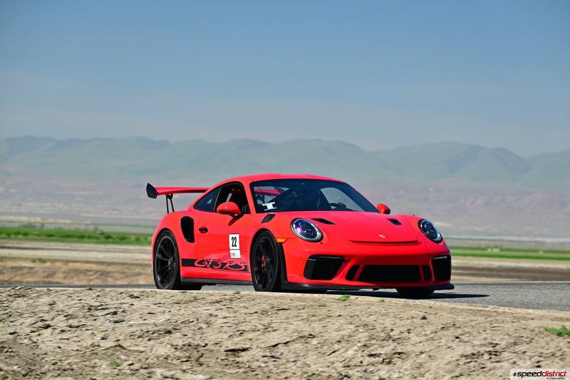 Porsche 911 GT3 RS red