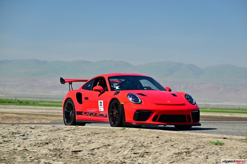Porsche 911 GT3 RS red