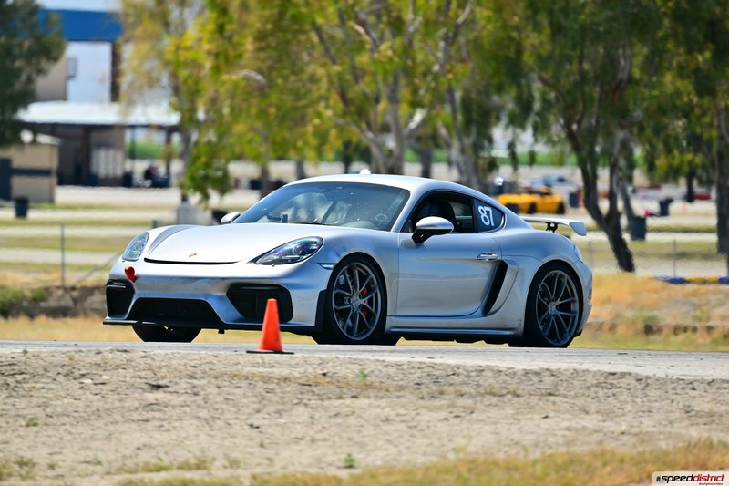 Porsche Cayman GT4