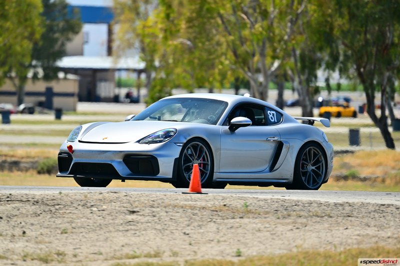 Porsche Cayman GT4