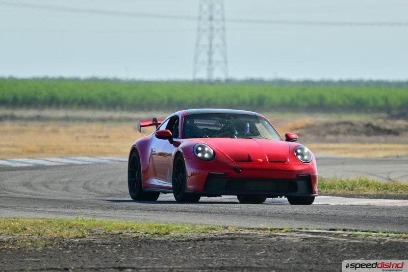 Porsche 911 GT3 RS red