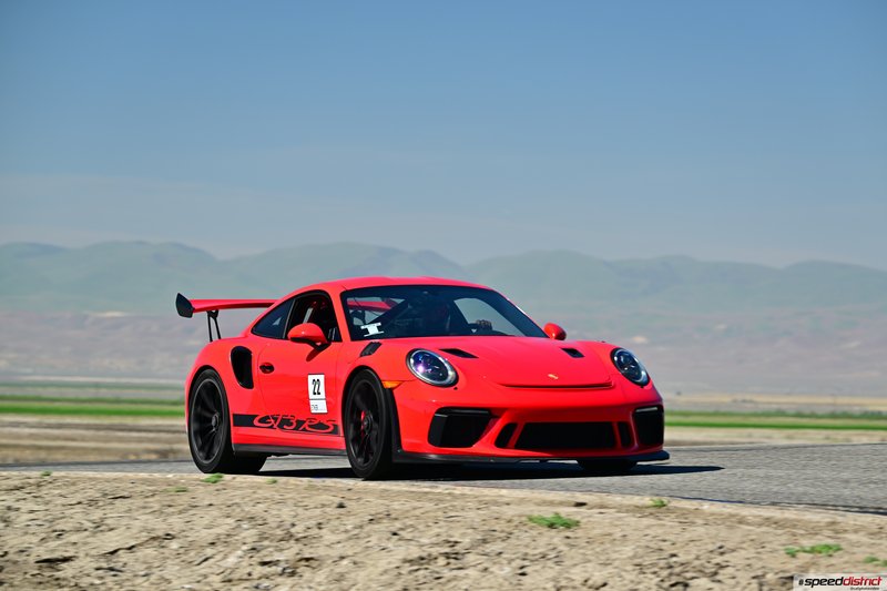 Porsche 911 GT3 RS red