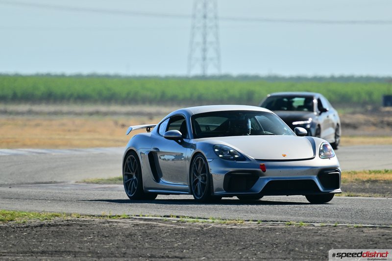 Porsche Cayman GT4