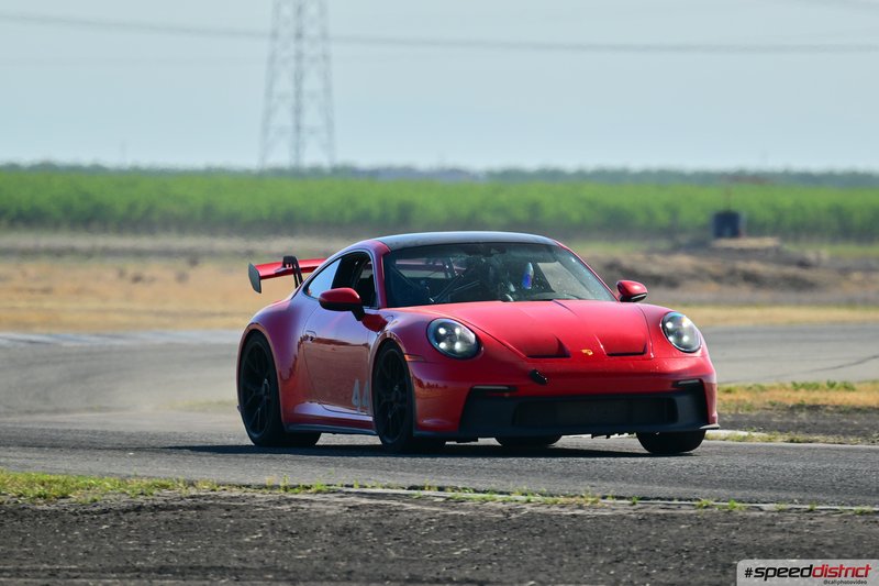 Porsche 911 GT3 RS red